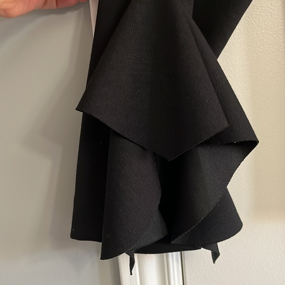 Banana Republic black top with bell sleeves size small - Picture 3 of 5